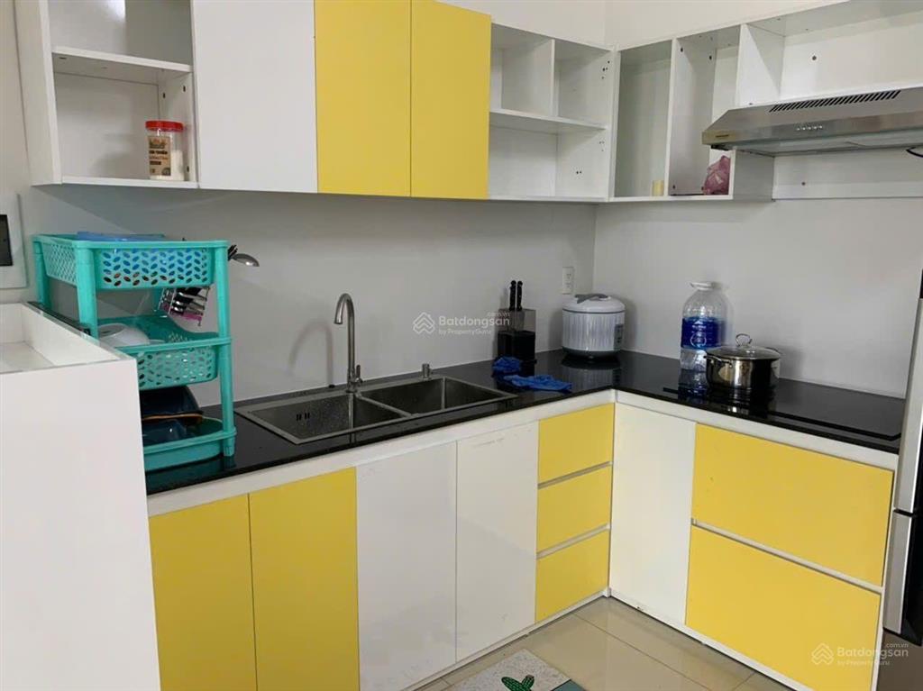 Cho thuê căn góc 3 pn 2 ban công full nội thất giá 8tr5. alo 0398 588 *** xem nhà