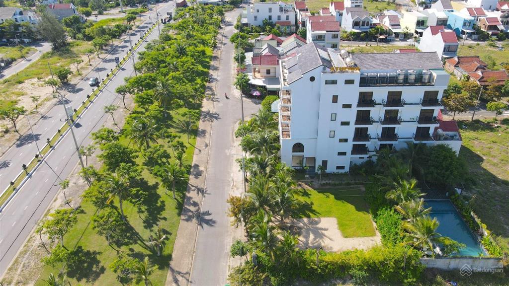 Sang lại khách sạn 4 sao 39 phòng vip trung tâm hội an, dt 1650m2, có hầm xe, cách biển 200m