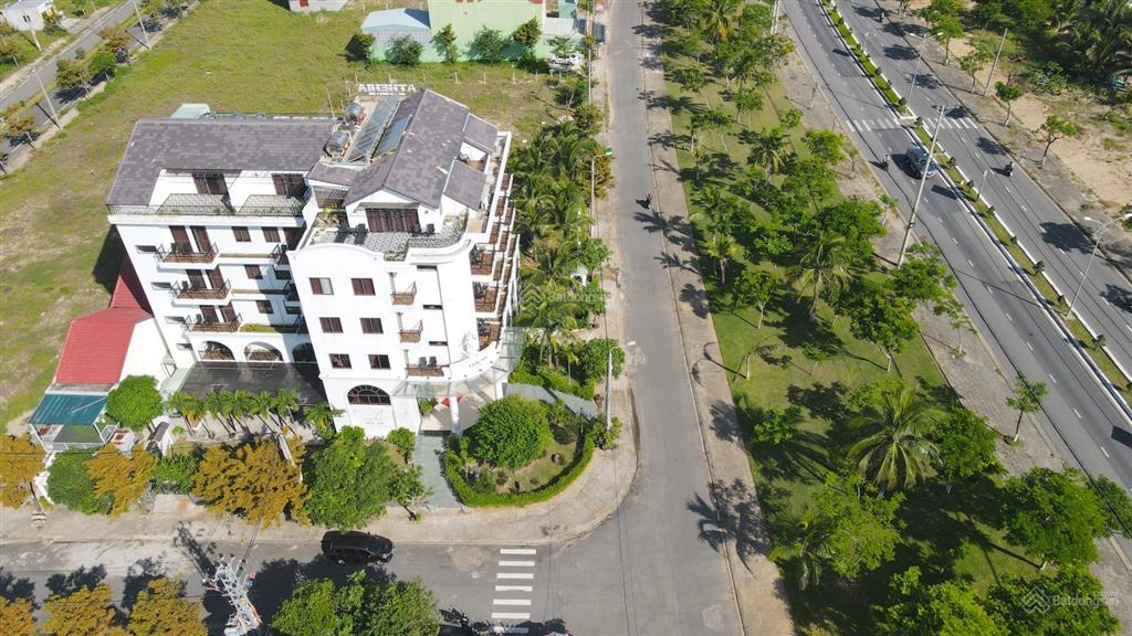 Sang lại khách sạn 4 sao 39 phòng vip trung tâm hội an, dt 1650m2, có hầm xe, cách biển 200m