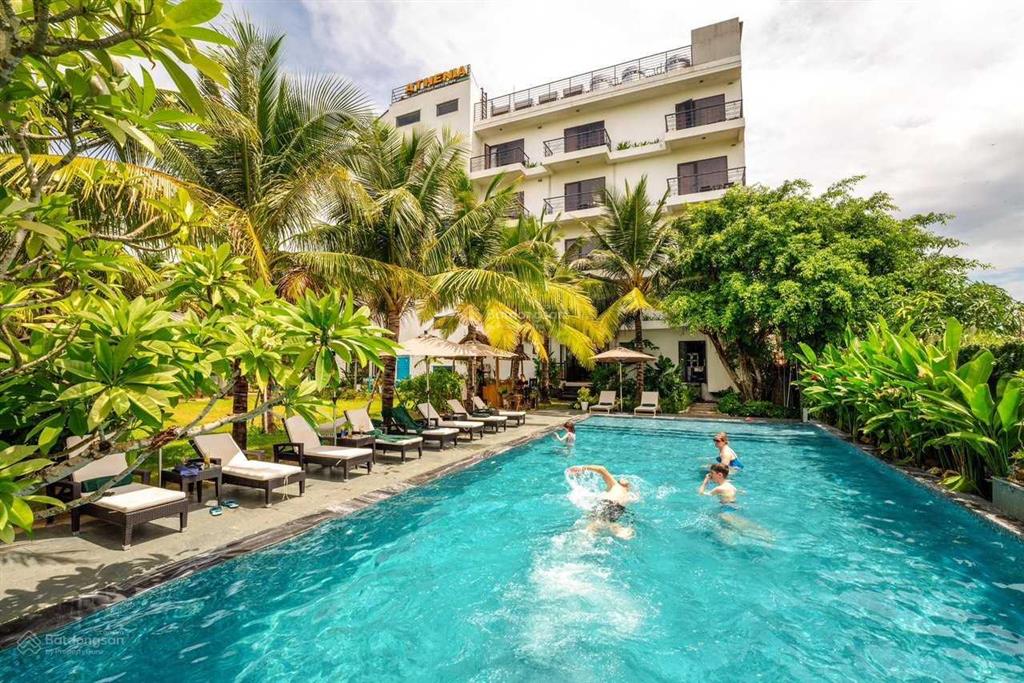 Sang lại khách sạn 4 sao 39 phòng vip trung tâm hội an, dt 1650m2, có hầm xe, cách biển 200m