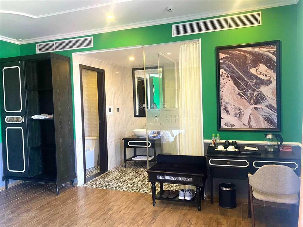 Sang lại khách sạn 4 sao 39 phòng vip trung tâm hội an, dt 1650m2, có hầm xe, cách biển 200m