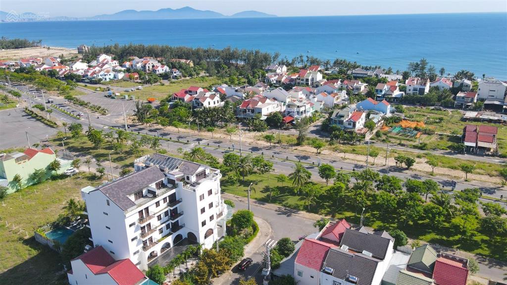 Sang lại khách sạn 4 sao 39 phòng vip trung tâm hội an, dt 1650m2, có hầm xe, cách biển 200m