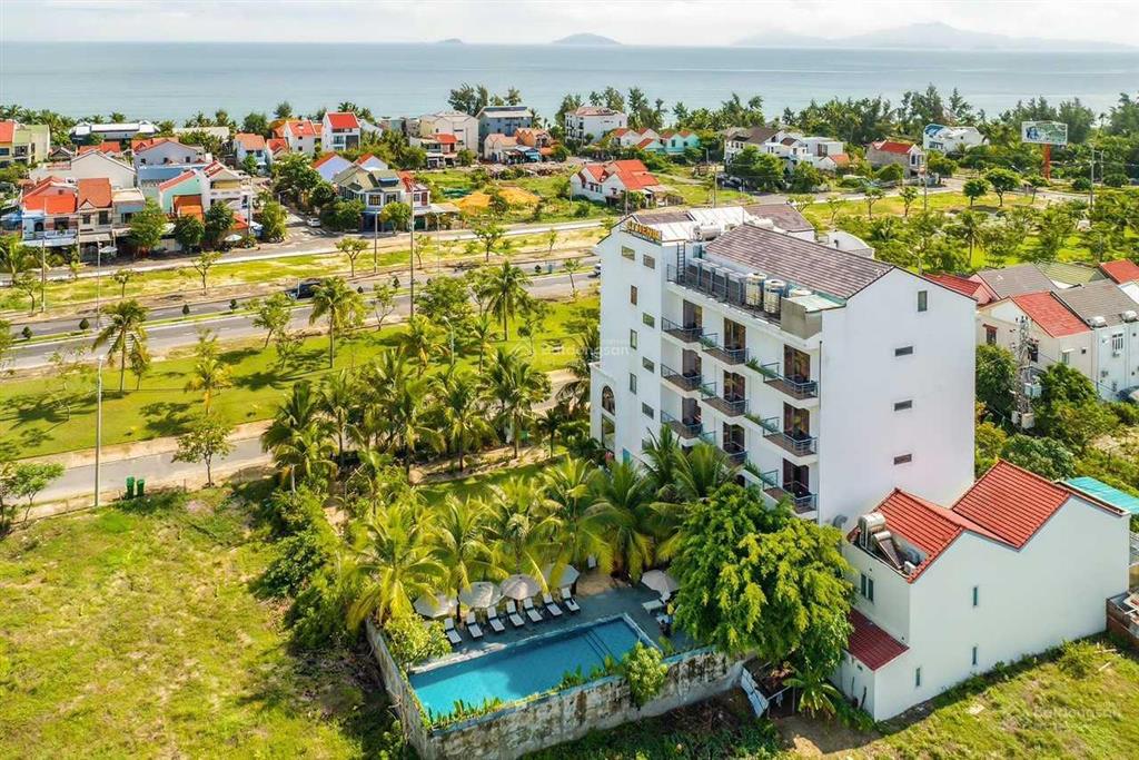 Sang lại khách sạn 4 sao 39 phòng vip trung tâm hội an, dt 1650m2, có hầm xe, cách biển 200m