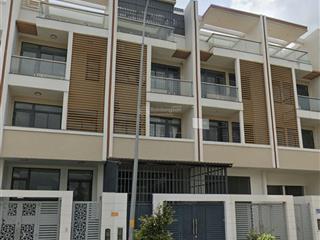 Nhà phố 5x22m, có thang máy, xây 3 lầu + 1 tầng hầm, hướng đông bắc view thoáng, sổ hồng sang tên