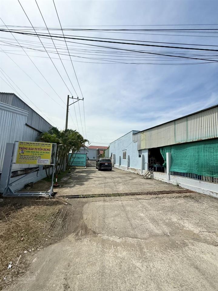 Đất 8.200m2 + nhà xưởng 4.200m2, mặt tiền dt830 gần ngã tư ql50. đang có sẵn hđ thuê .