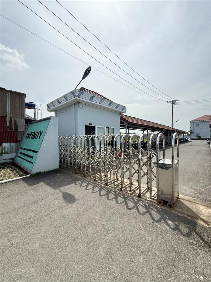 Đất 8.200m2 + nhà xưởng 4.200m2, mặt tiền dt830 gần ngã tư ql50. đang có sẵn hđ thuê .