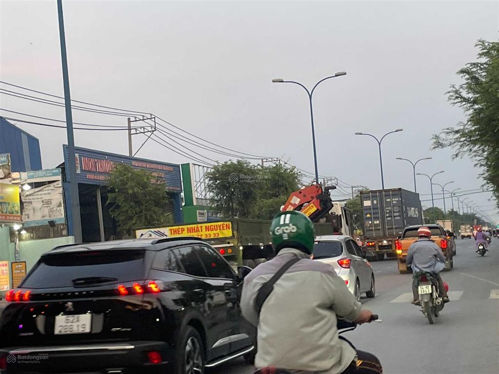 Bán nhanh 1600m2 nhà xưởng mặt tiền nhánh tỉnh lộ 10, bình chánh 31.5 tỷ tl,  0983 002 ***