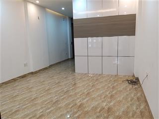 Cho thuê nhà Trần Vỹ, 120m2, 4 tầng, 20 triệu làm chuyển phát nhanh, văn phòng.