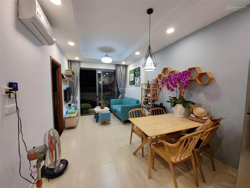 Căn 68m2 the pegasuite  nt cơ bản có máy lạnh, bếp, tủ lạnh máy giặt và một số đồ gỗ giá thuê 11,5