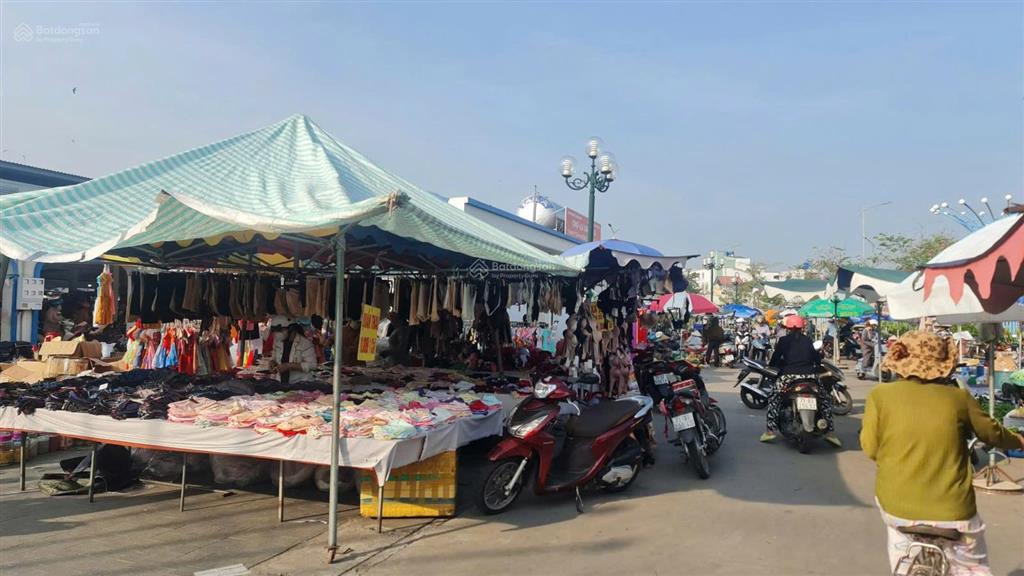 Bán nhà mặt phố 195m2, 11,15 tỷ tại khu nhà đại lộ đông tây đang cho thuê 20tr/tháng