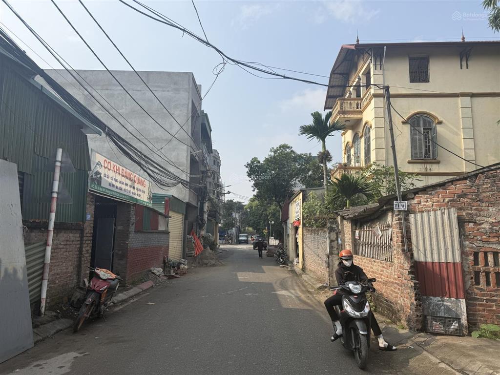 60.5m2 đất sổ đỏ tại cự khối tp hn đường xe vf3 vào cách ô tô tránh 50m giá 6.3tỷ   0902 132 ***