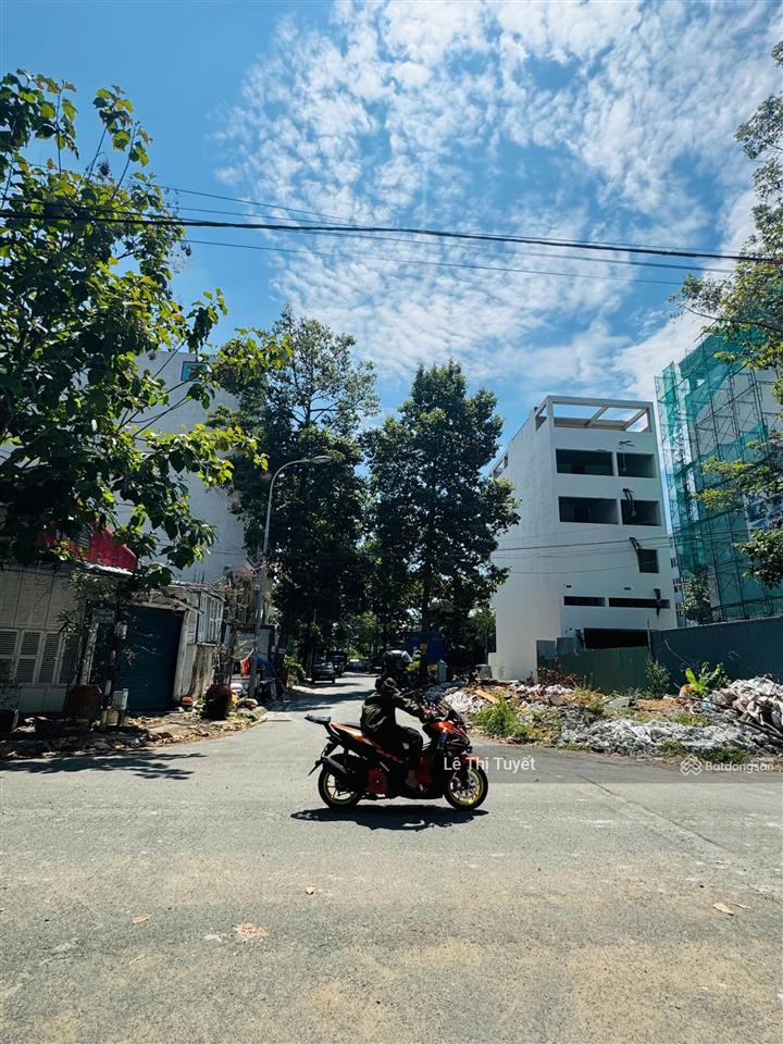 Bán lô góc 2mt da huy hoàng thạnh mỹ lợi  8x20m  xây 6 tầng  đối diện công viên  giá 260tr