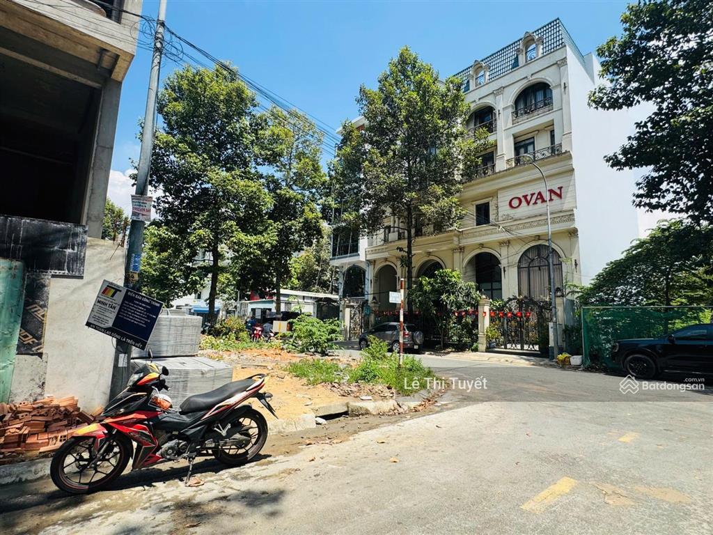 Bán lô góc 2mt da huy hoàng thạnh mỹ lợi  8x20m  xây 6 tầng  đối diện công viên  giá 260tr