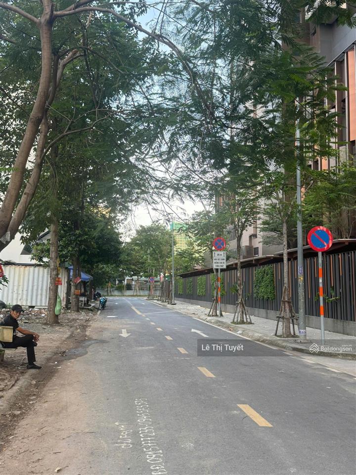 Cực hiếm! bán lô đất liền kề (10x22m)  khu huy hoàng, chỉ 230tr/m² xây 1 hầm 6 lầu.  0913 162 ***