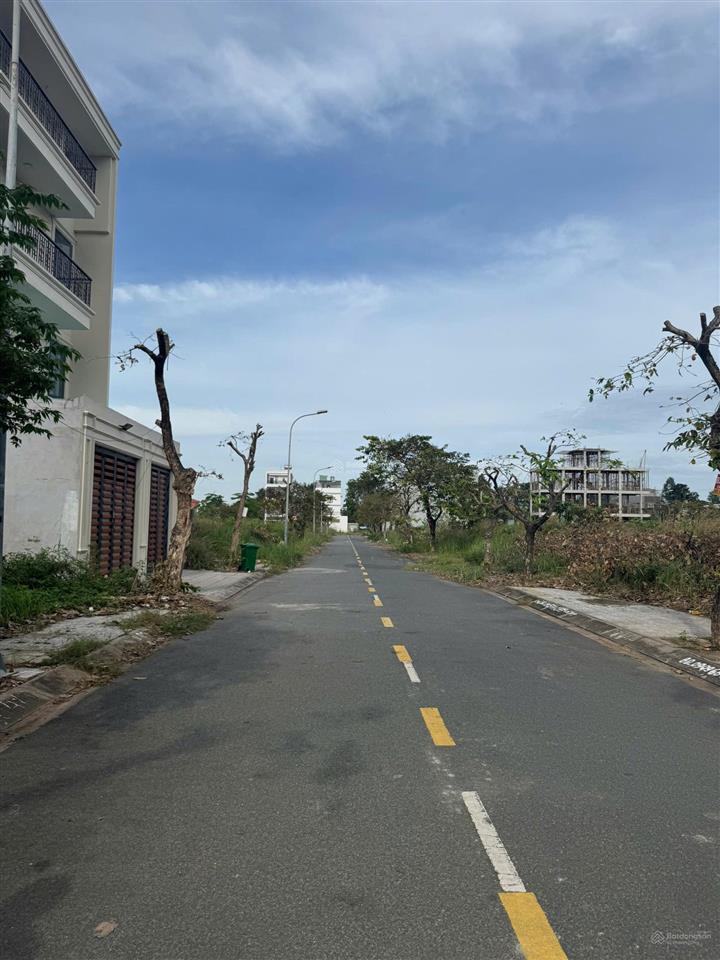 Chính chủ bán nhanh lô đất cát lái gần trường đại học, giá 65 triệu/m², sổ đỏ, hướng đông nam.