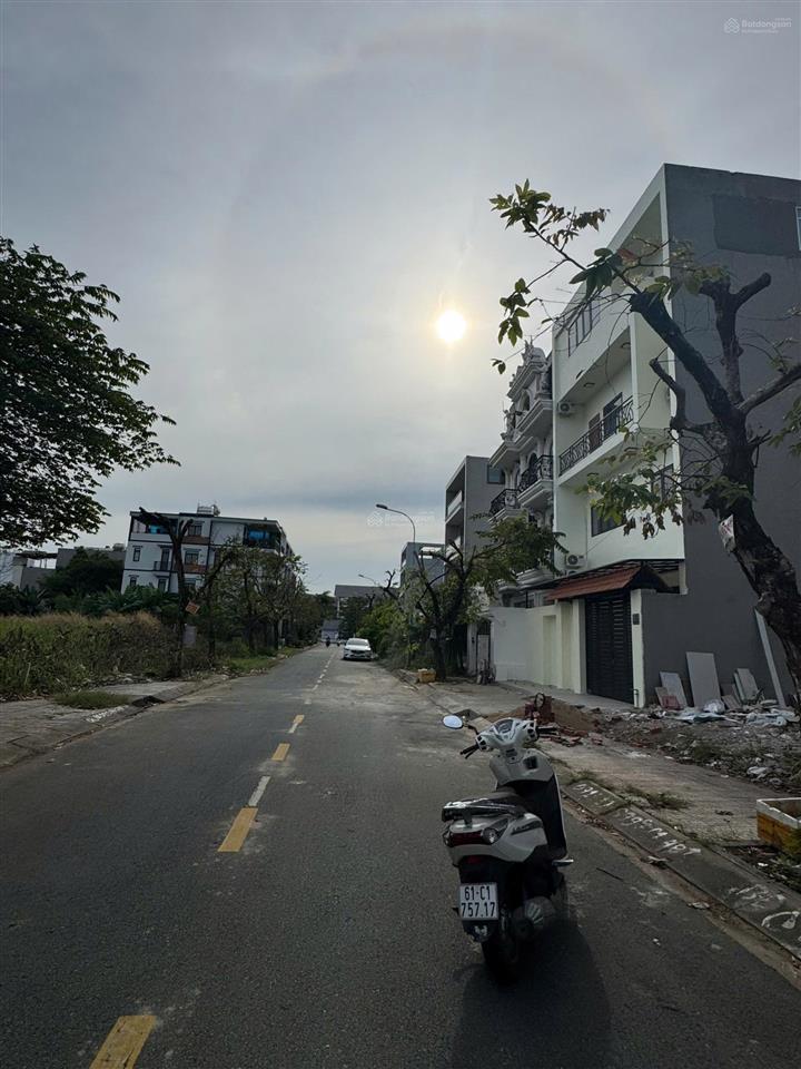 Chính chủ bán nhanh lô đất cát lái gần trường đại học, giá 65 triệu/m², sổ đỏ, hướng đông nam.