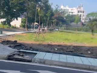 Bán đất dt (10x20) da huy hoàng  thạnh mỹ lợi giá 245tr/m2, xây 1 hầm 6 lầu ,đối diện công viên