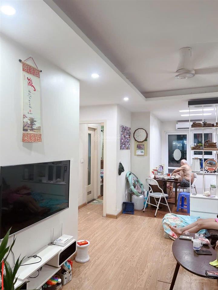 Chủ cần tiền bán căn 66m 2 phòng ngủ 2 vệ sinh toà hh1 linh đàm hoàng mai, nội thất full giá 2.4x