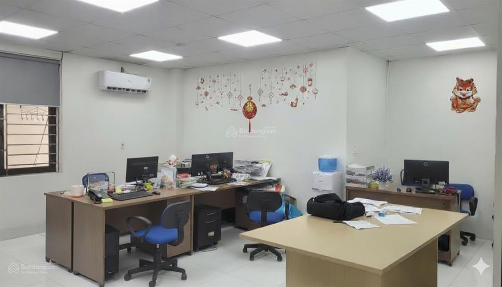Văn phòng 40m2  giá 7 triệu/tháng. miễn phí gửi xe, bảo vệ, thang máy, có vat