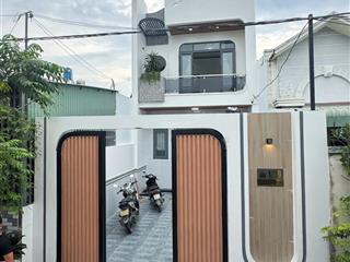 Bán nhà mới xây 2 tầng đ. giồng lớn, gần chợ mỹ hạnh, dt 5 x 20,80m (104m2)