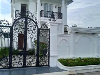 Biệt thự 2 tầng sạch đẹp ở ngay,dt 10 x 22 (218m2) hẻm nhựa 7m,gần chợ hóc môn