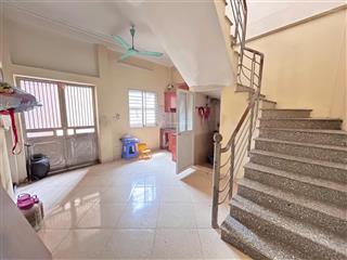 Cho thuê nhà khu vực tây hồ 6tr trong ngõ lạc long quân  3 phút ra hồ tây, gần lotte