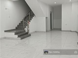 Cần cho thuê gấp nhà liền kề 90 nguyễn tuân. dt 76m x 6,5t. giá 45 triệu