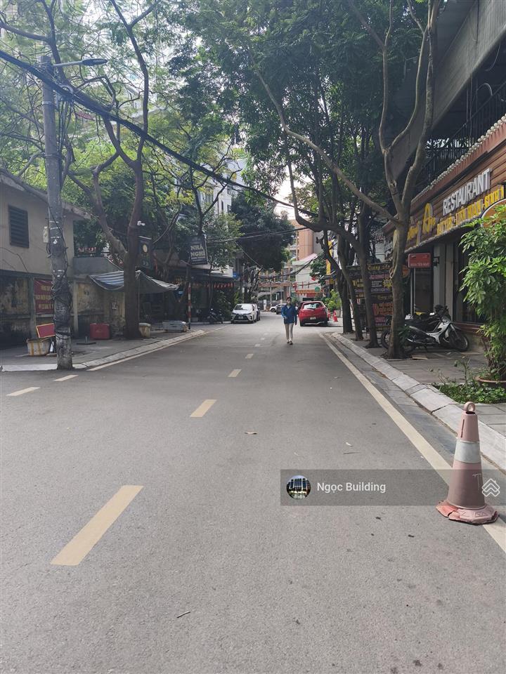 Cần tiền bán gấp nhà mặt phố số 68 trung yên  trung kính. dt 103m x 5t. giá 32 tỷ