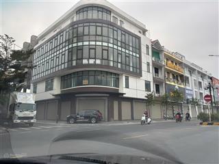 Chính chủ cho thuê tòa nhà văn phòng 5 tầng 1400m2