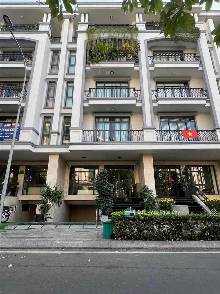 Bán shophouse đinh thị thi phố royal khu đô thị vạn phúc city ! giá 50,6 tỷ, hầm + 6 tầng, sổ hồng