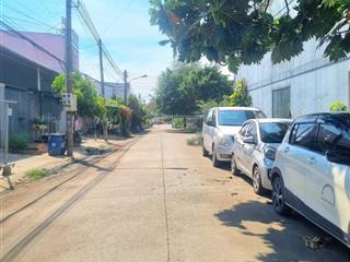 Bán nhà phố 2 mặt tiền 140m2, 3 tầng ,4 phòng ngủ ,thổ cư 100%  vị trí vàng trung tâm tp.dĩ an
