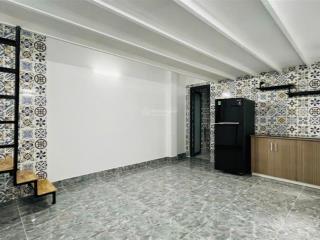Duplex (gác) ngay bình trưng, cát lái  mới  full nội thất  thoáng mát  cao 1m8  nhận xe điện