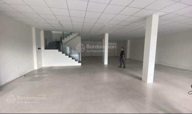 Cho thuê mặt tiền số 598600 cách mạng tháng tám, quận 3, dt 10x22m, 1 trệt 1 lầu, dtsd 500m2