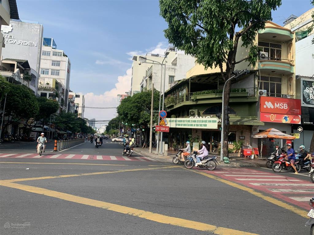 Cho thuê mặt bằng góc 2 mt cô bắc với đề thám, quận 1, dt 10x20m, 1 trệt 2 lầu st, dtsd 600m2