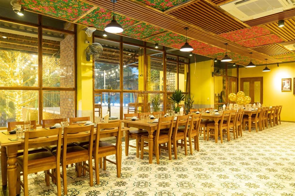 Cho thuê mặt bằng mặt tiền nguyễn văn cừ, quận 1, dt 25x36m, 1 trệt 1 lầu, dtsd 1.800m2
