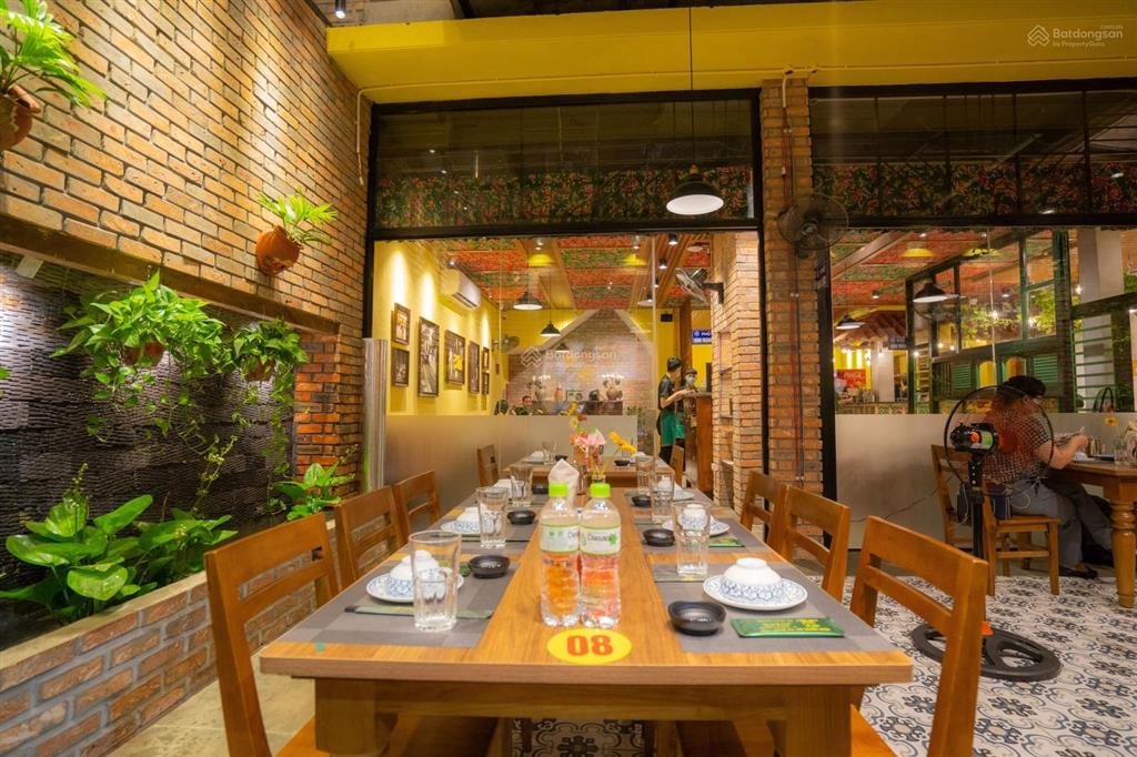 Cho thuê mặt bằng mặt tiền nguyễn văn cừ, quận 1, dt 25x36m, 1 trệt 1 lầu, dtsd 1.800m2
