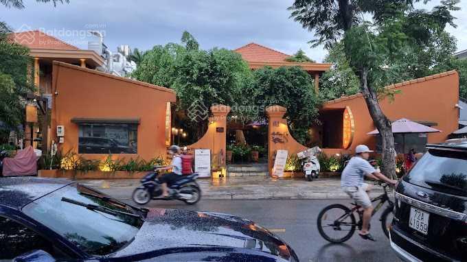 Cho thuê nhà góc 2 mặt tiền huyền trân công chúa, quận 1, dt 20x25m, 1 trệt, 1 lầu, dtsd 1.000m²