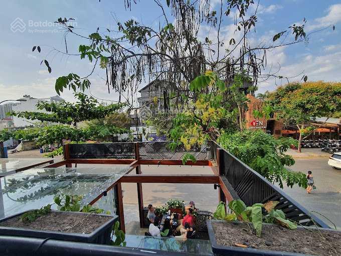 Cho thuê nhà góc 2 mặt tiền huyền trân công chúa, quận 1, dt 20x25m, 1 trệt, 1 lầu, dtsd 1.000m²