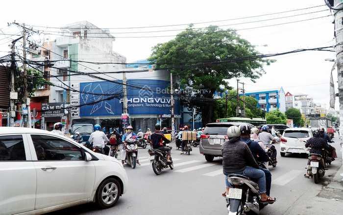 Cho thuê nhà góc 2 mặt tiền huỳnh khương ninh, quận 1, dt 15x30m, 1 trệt 1 lầu, dtsd 900m2
