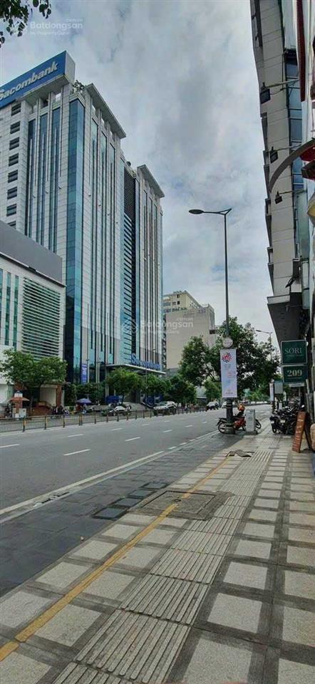 Cho thuê nhà mặt tiền nguyễn hiền, quận 3, dt 12x25m, 1 trệt, 2 lầu, dtsd 900m2