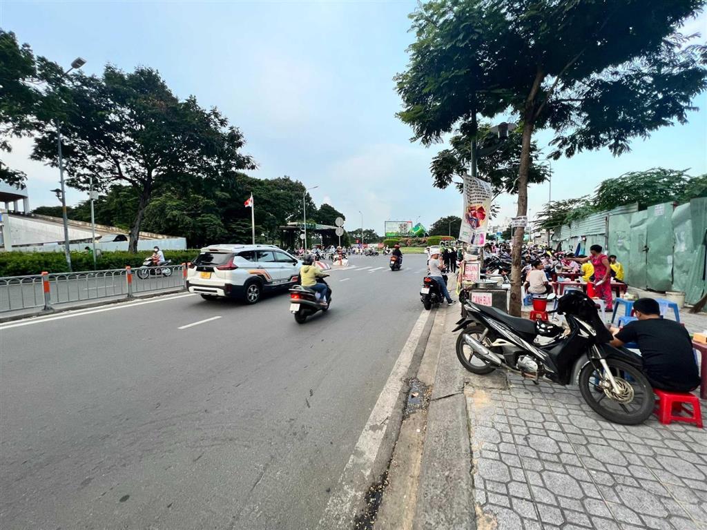 Cho thuê tòa nhà mặt tiền đường số 2 cư xá đô thành, quận 3, dt 9x25m, 1 hầm 6 lầu, dtsd 1.600m2