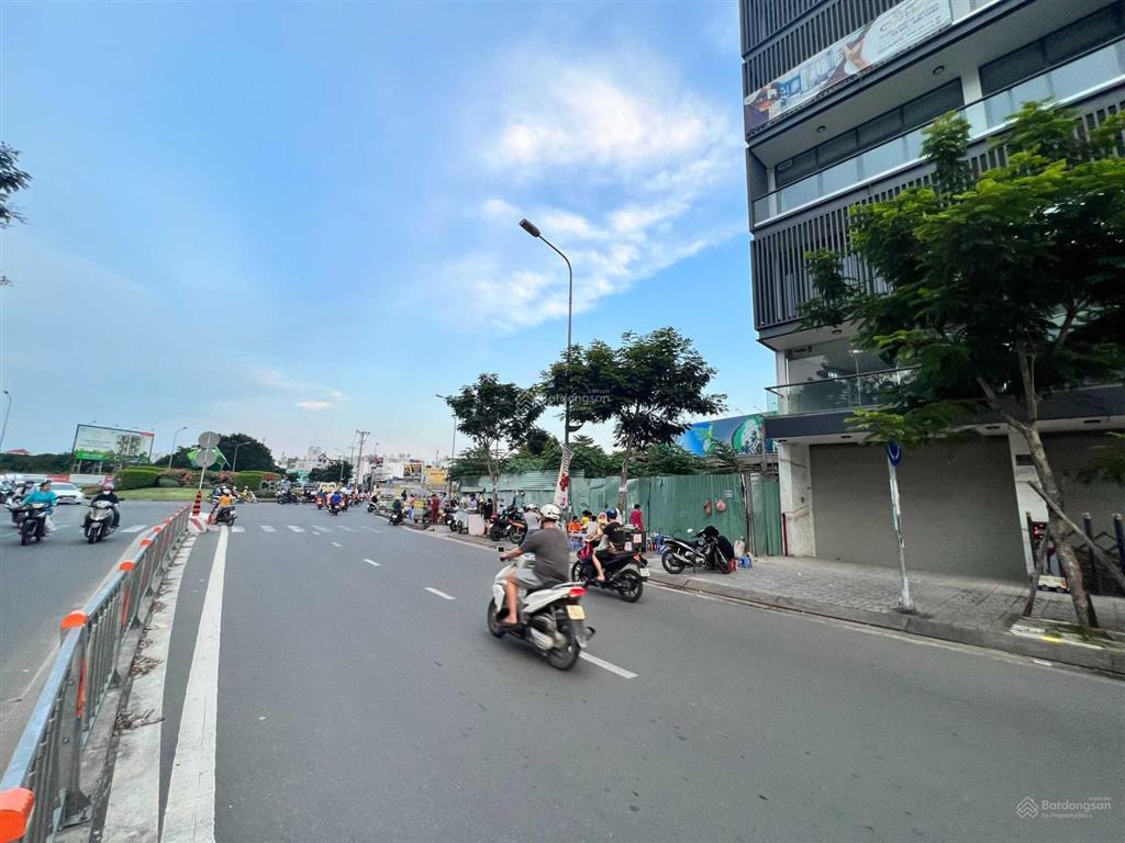 Cho thuê tòa nhà mặt tiền đường số 2 cư xá đô thành, quận 3, dt 9x25m, 1 hầm 6 lầu, dtsd 1.600m2