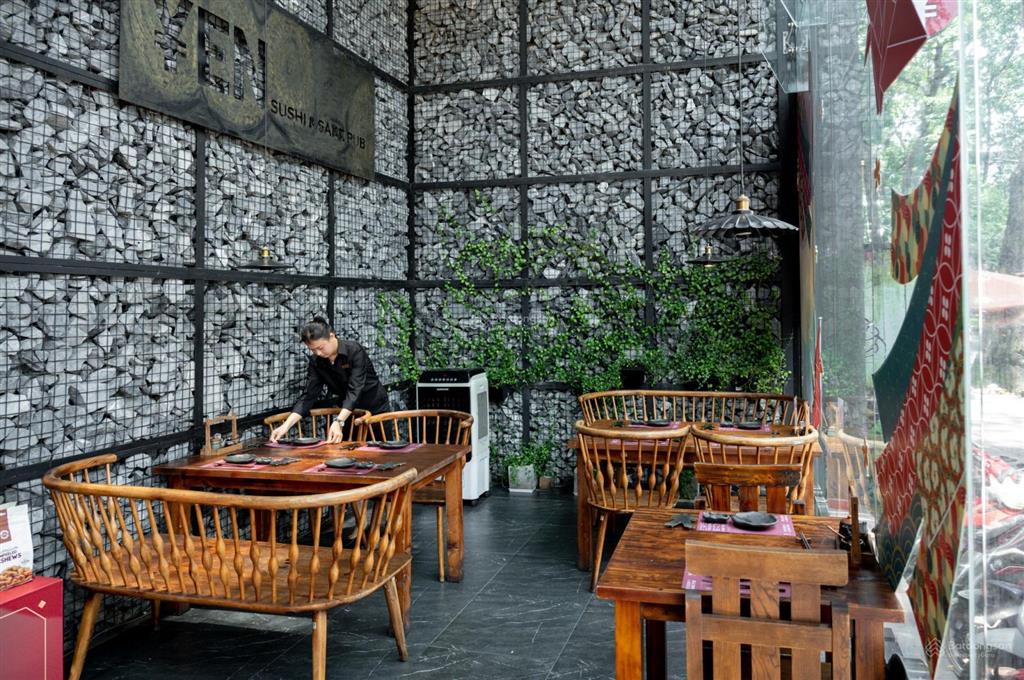 Cho thuê nhà mặt tiền số 15a đường lê quý đôn, quận 3, dt 11x22m, 1 trệt 1 lửng, dtsd 484 m2