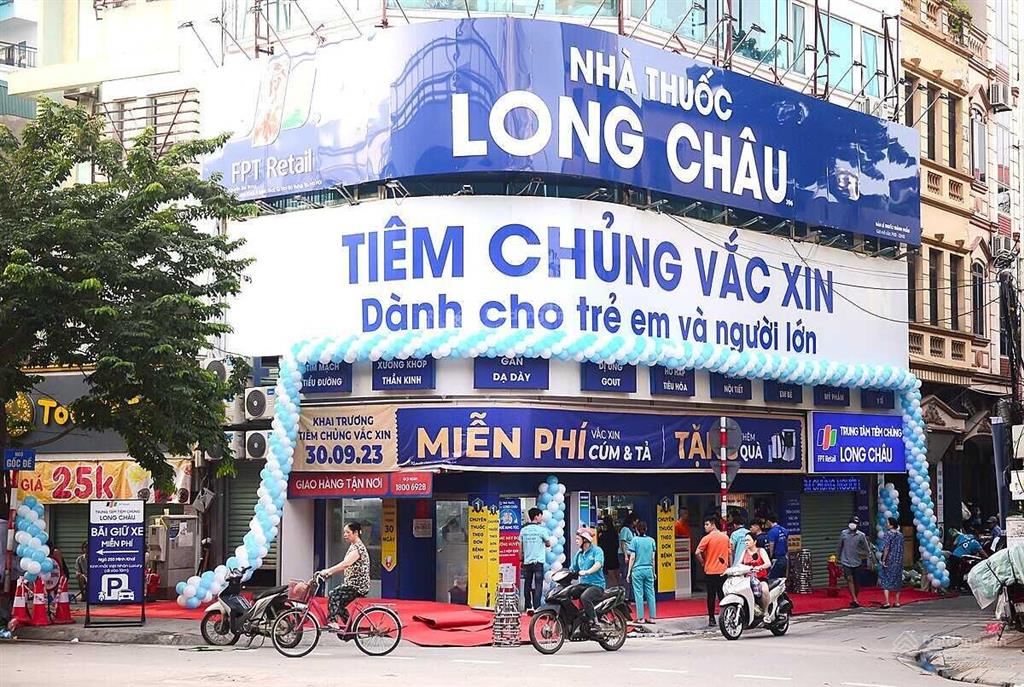 Cho thuê nhà góc 2 mặt tiền đường đường 3/2, quận 10, dt 12x25m, 1 trệt 2 lầu, dtsd 900m2