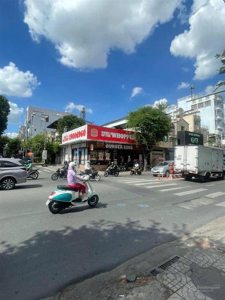 Cho thuê nhà góc 2mt trường chinh, p12, tân bình, dt 15x20m, 1 trệt 1 lầu, dtsd 930m2