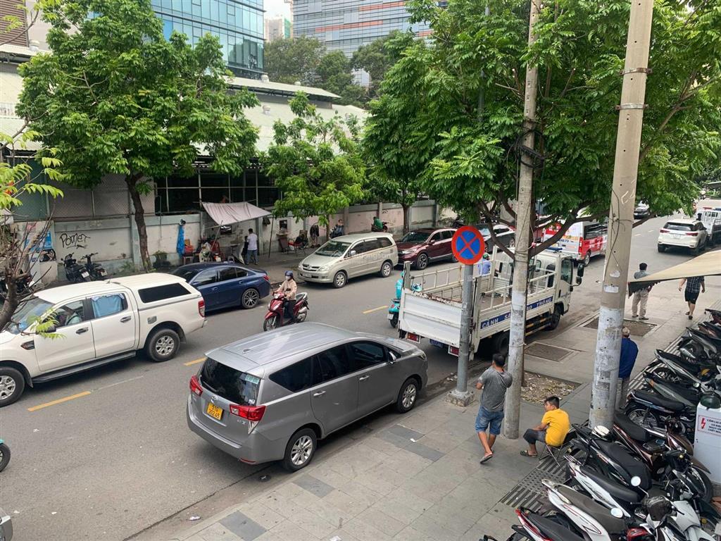 Cho thuê nhà góc 2mt trường chinh, p12, tân bình, dt 15x20m, 1 trệt 1 lầu, dtsd 930m2
