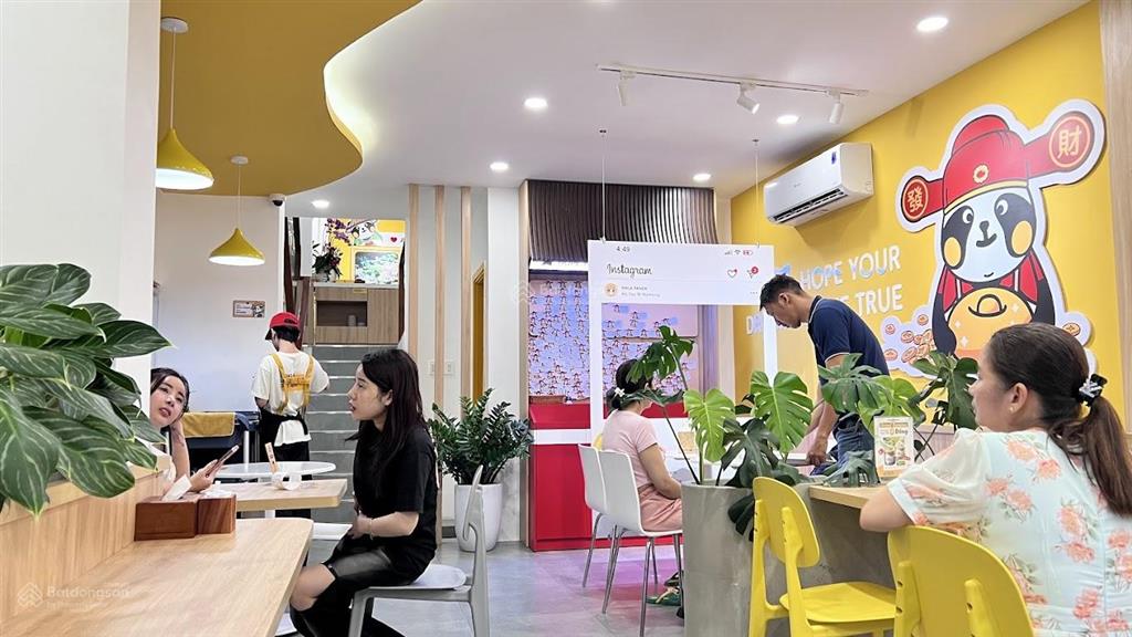 Cho thuê tòa nhà góc 2mt đường sư vạn hạnh, quận 10. dt 8x15m, trệt 4 lầu st