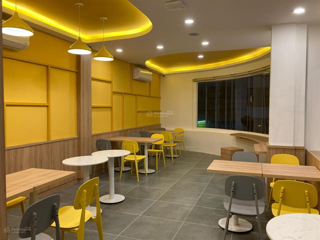 Cho thuê tòa nhà góc 2mt đường sư vạn hạnh, quận 10. dt 8x15m, trệt 4 lầu st
