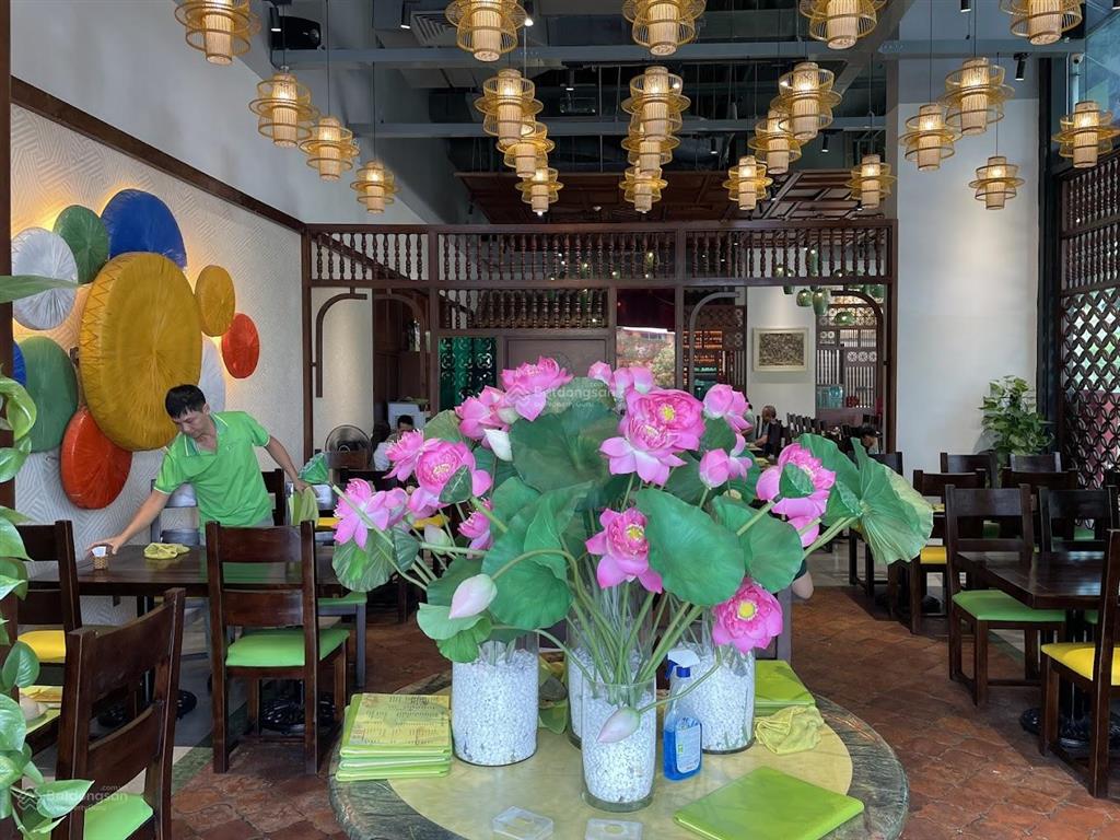 Cho thuê nhà mặt tiền nguyễn thị thập, quận 7. dt 8x25m, 1 trệt