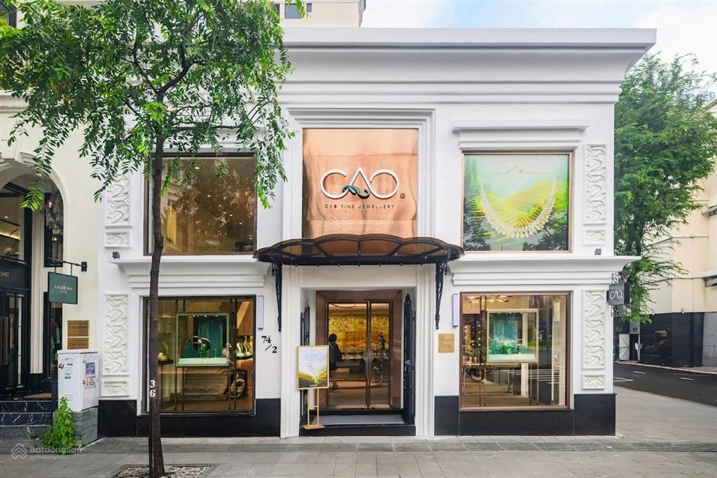 Cho thuê mặt bằng góc 2mt hai bà trưng, quận 1. dt 10m x 20m. trệt 2 lầu.